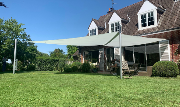 Vela enrollable motorizada