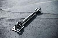 Accessoire pour voiles d'ombrage permettant de créer de l'ombre tout en gardant design et esthétique