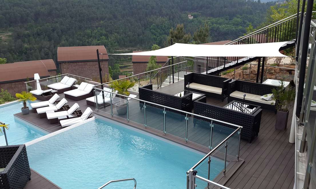 Voile d'ombrage piscine 